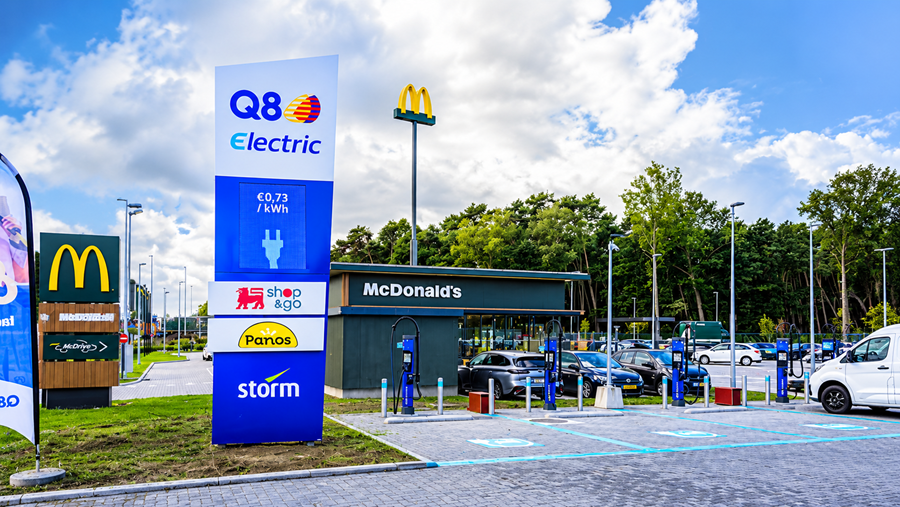 Q8 en Storm openen Vlaanderens 1e full-service snellaadstation in Stekene