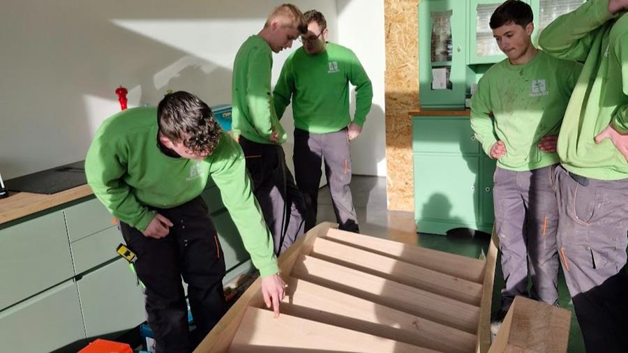 S-vormige eiken trap als technisch leerstuk