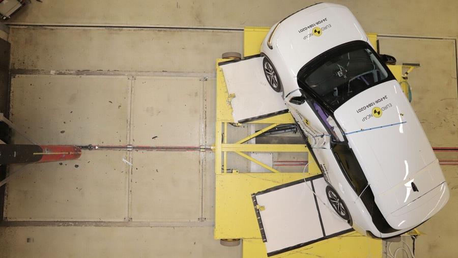 Ford ontwikkelt nieuwe centrale zijairbag