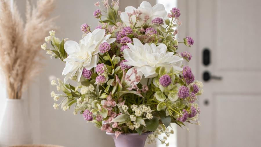AVA mise sur les bouquets de fleurs artificielles sur mesure