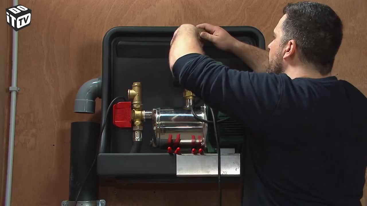 COMMENT INSTALLER SOI-MÊME UNE POMPE À EAU DE PLUIE